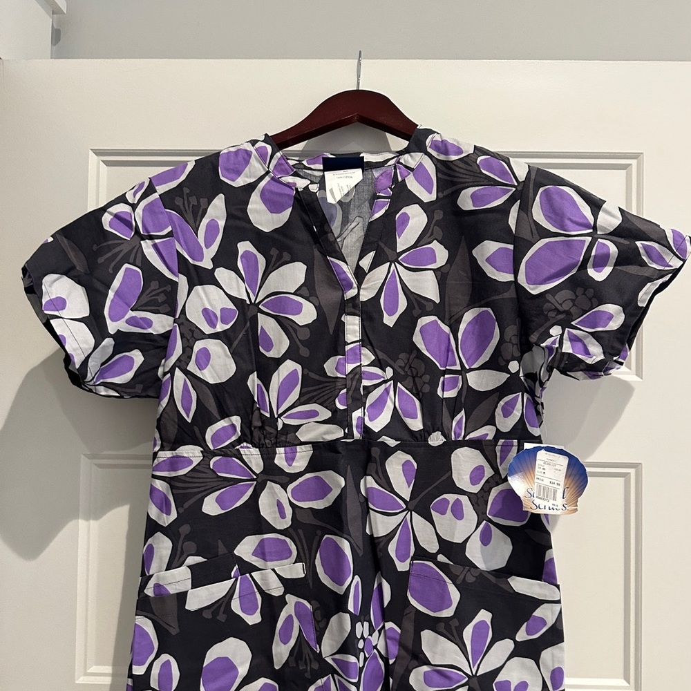 Scrub top